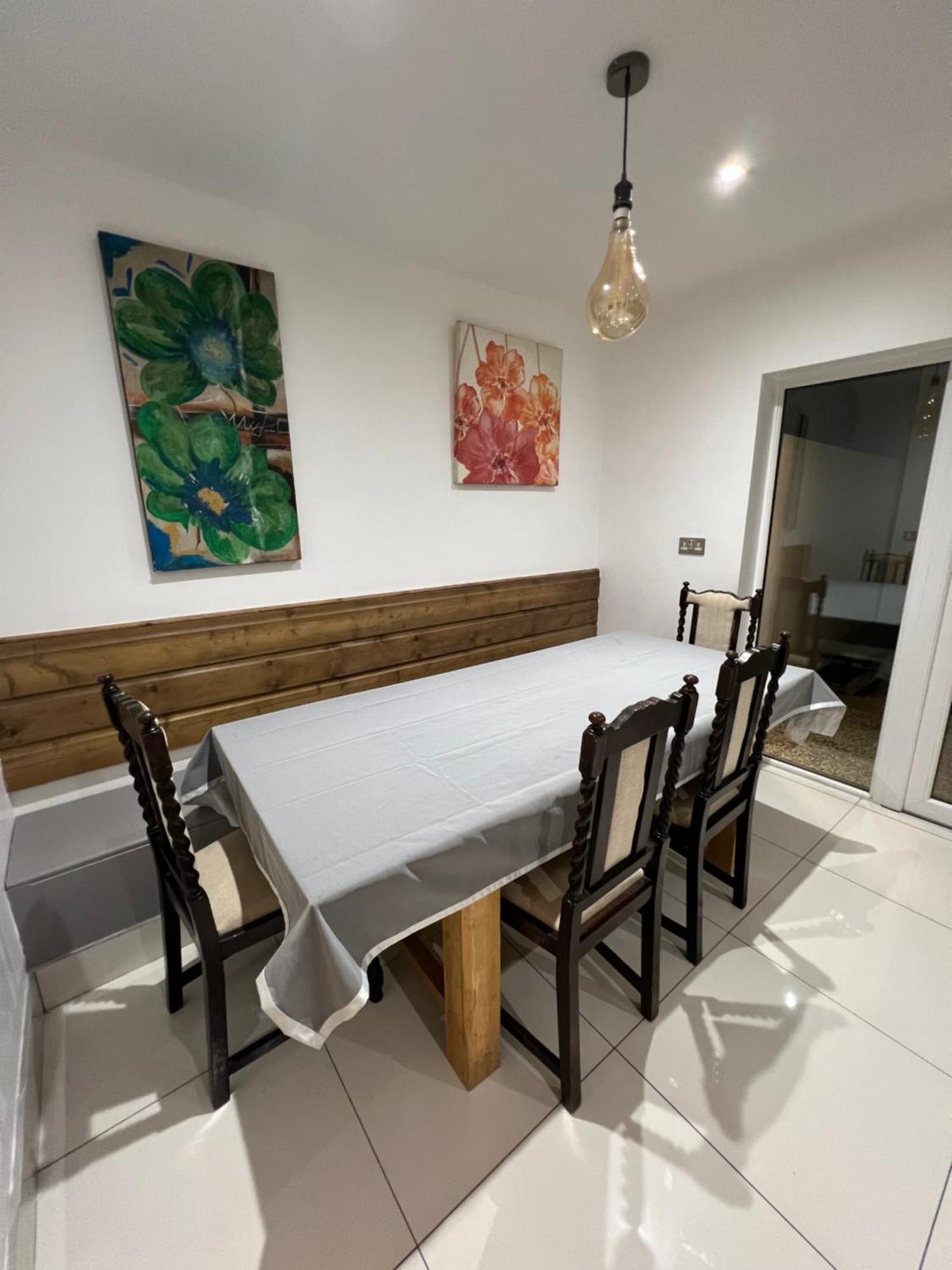 Guest house Lovely - Just 15 Mins To Centre Dublin