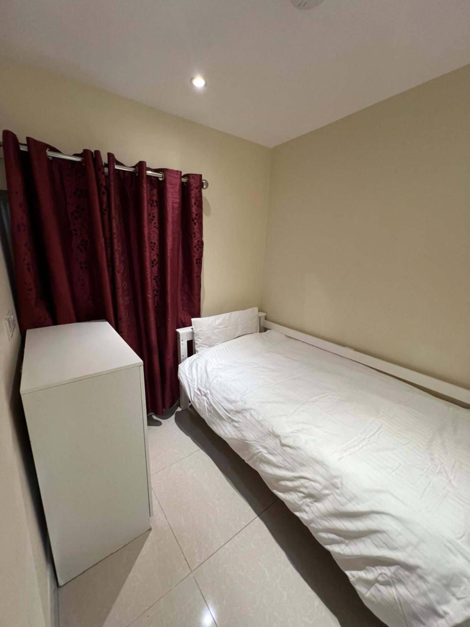 Lovely - Just 15 Mins To Centre Guest house *