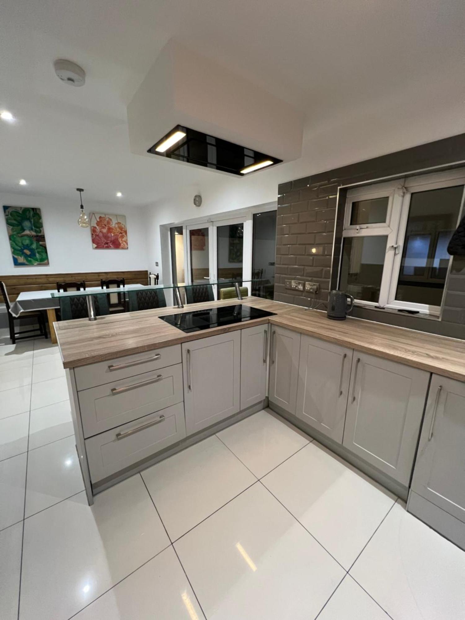 Guest house Lovely - Just 15 Mins To Centre