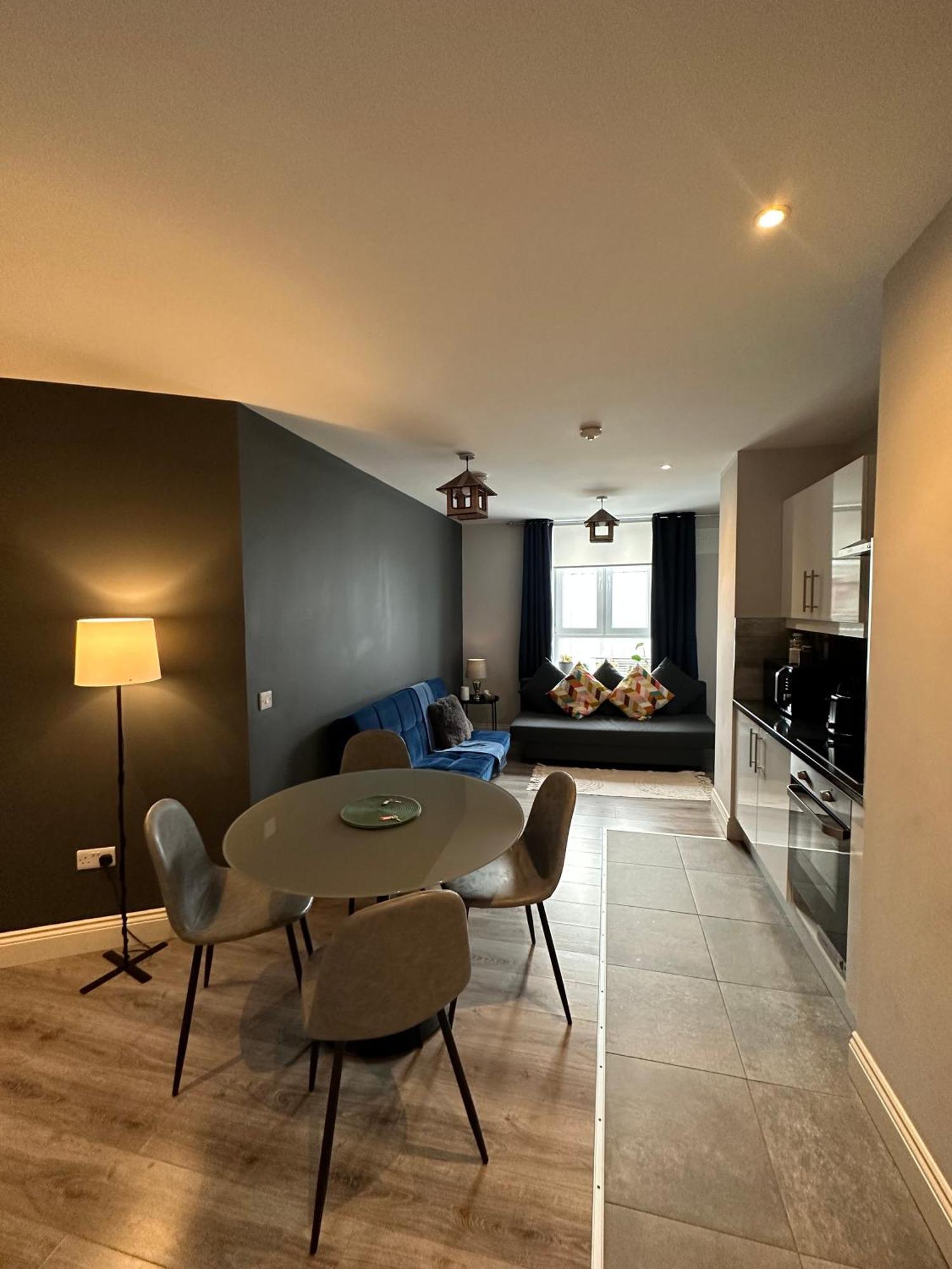 Lovely 1 Bedroom In 1 *