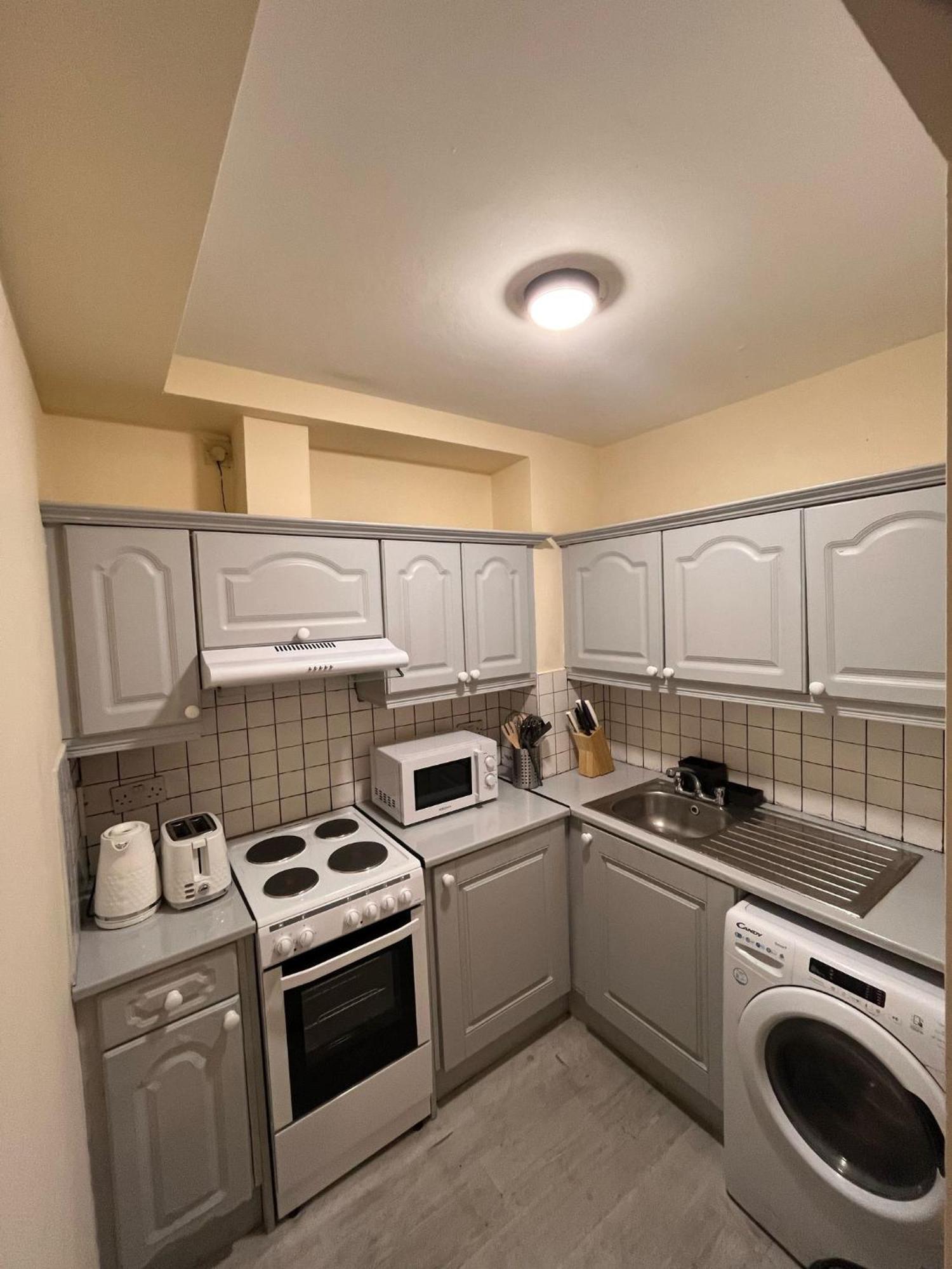Superb Double Near The Spire - 2 Guest house *