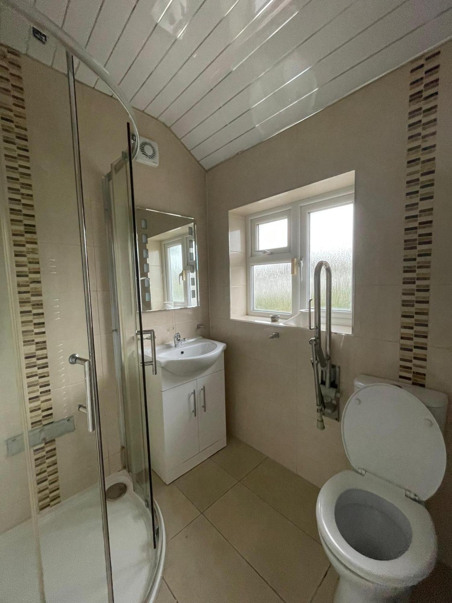 Superb Triple Near Airport - 4 Guest house Dublin