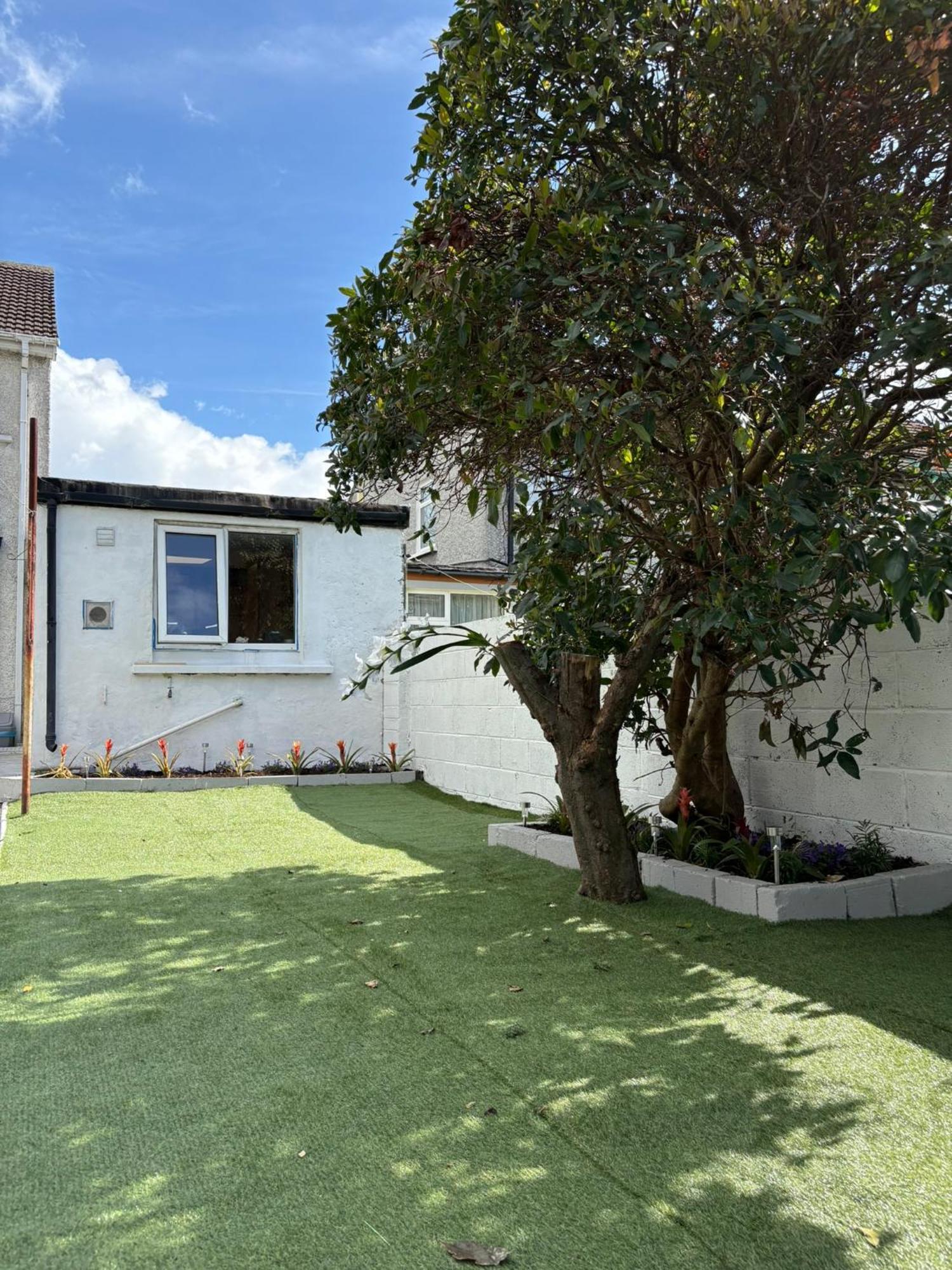 Superb Triple Near Airport - 4 Guest house Dublin