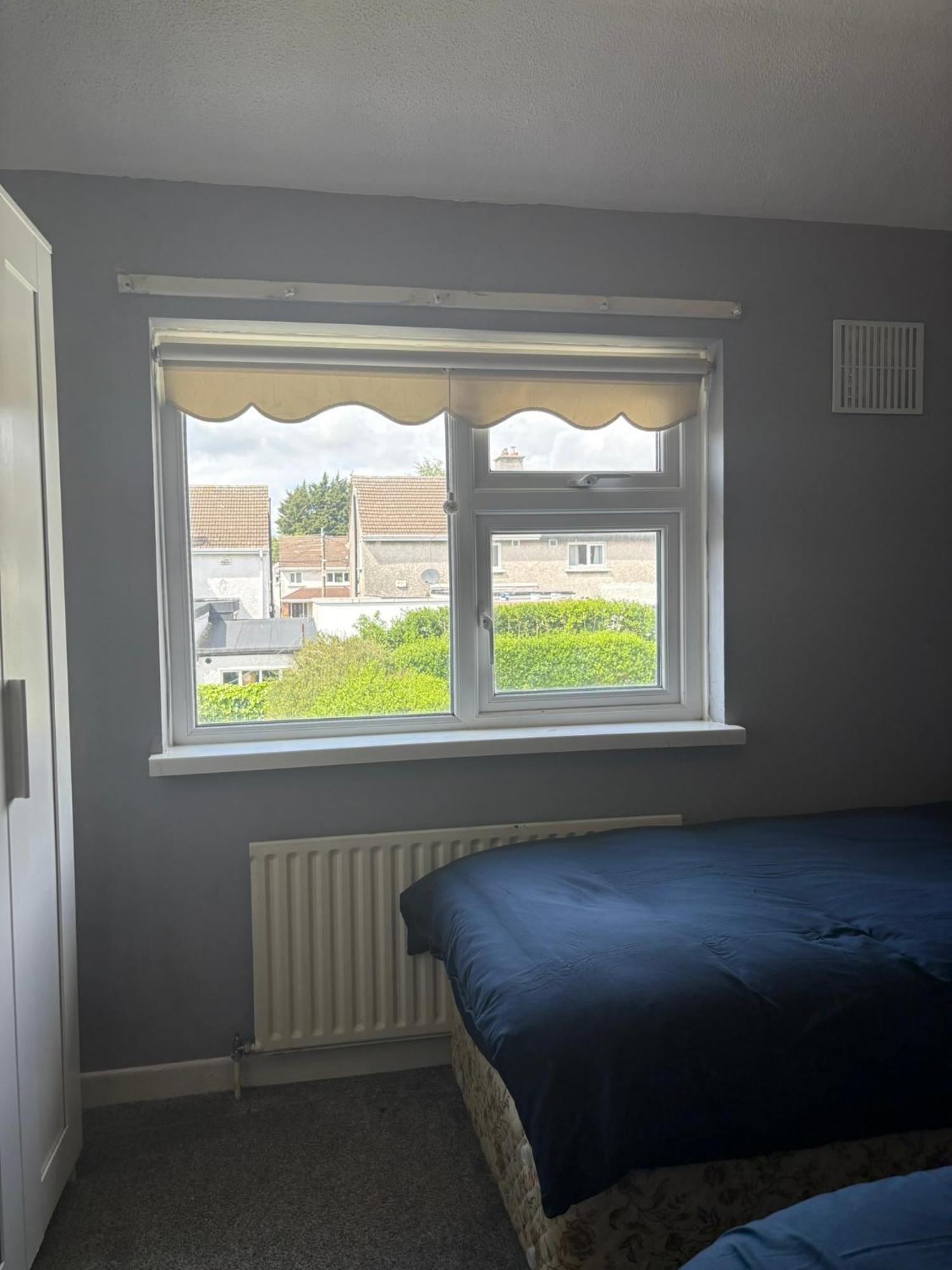 Superb Triple Near Airport - 4 Dublin