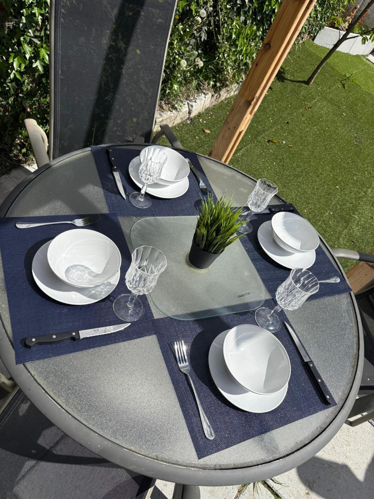 Superb Triple Near Airport - 4 Guest house *