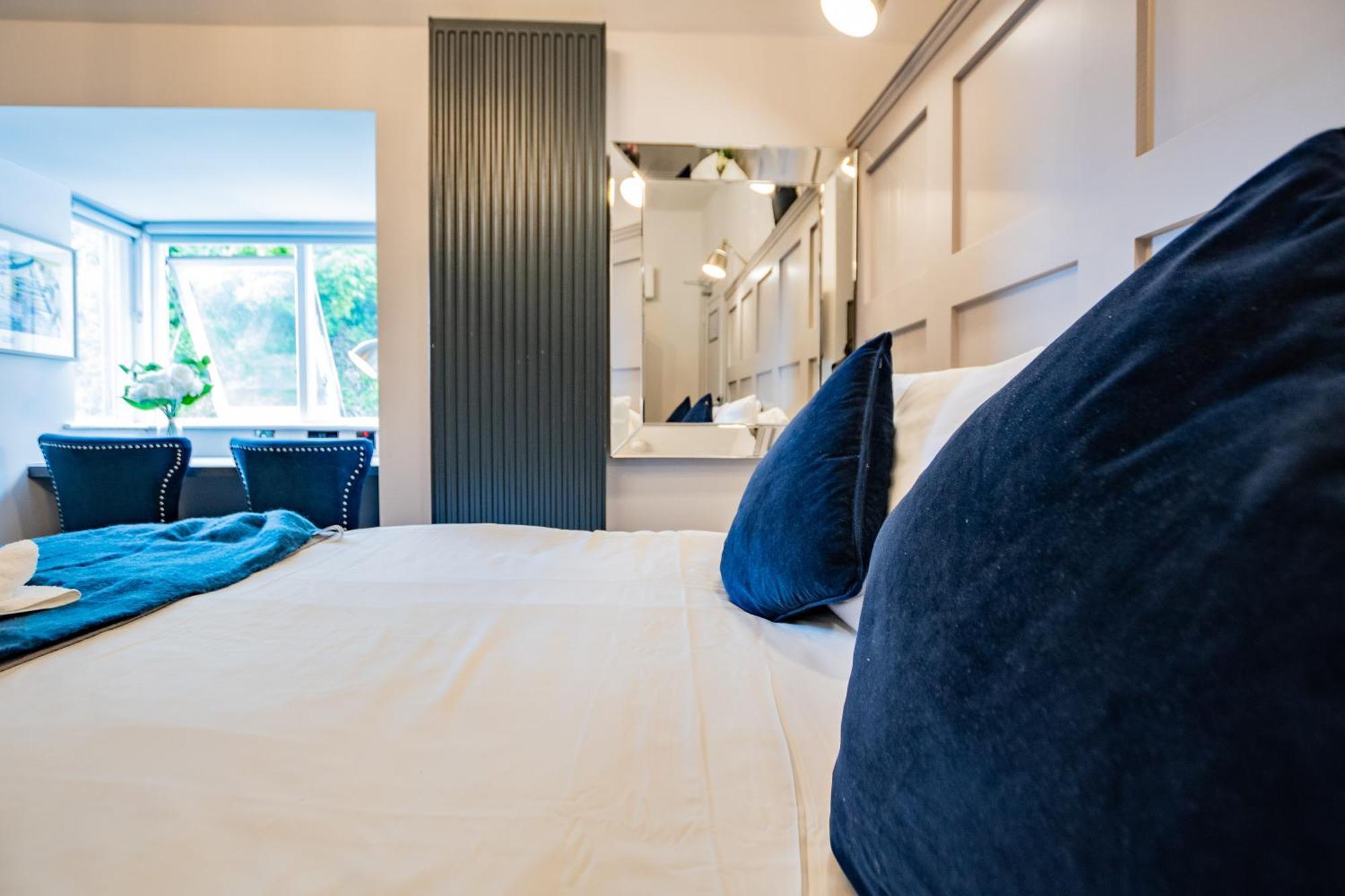 Modern On The Marina Apartment *