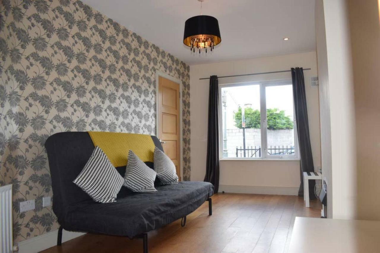 Spacious, Bright & Modern 3 Bedroom Family *
