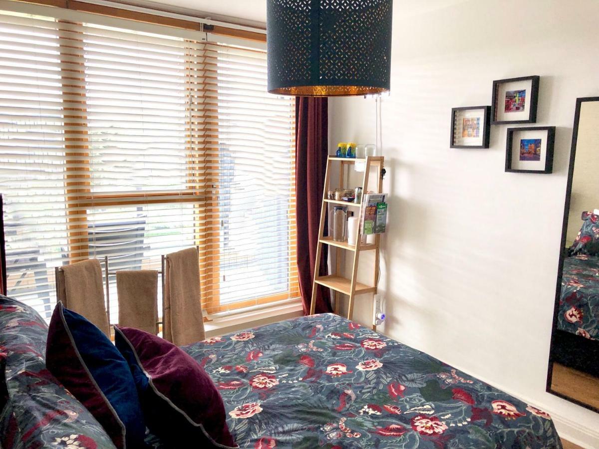Bed & Breakfast Deluxe Double In Modern Close To Rds & Centre *