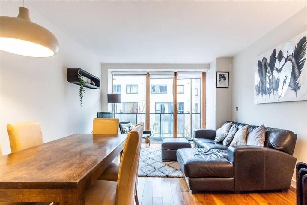Grand Canal 2 Bedroom Flat * Dublin