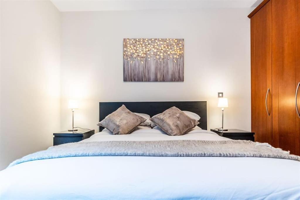 Grand Canal 2 Bedroom Flat * Dublin