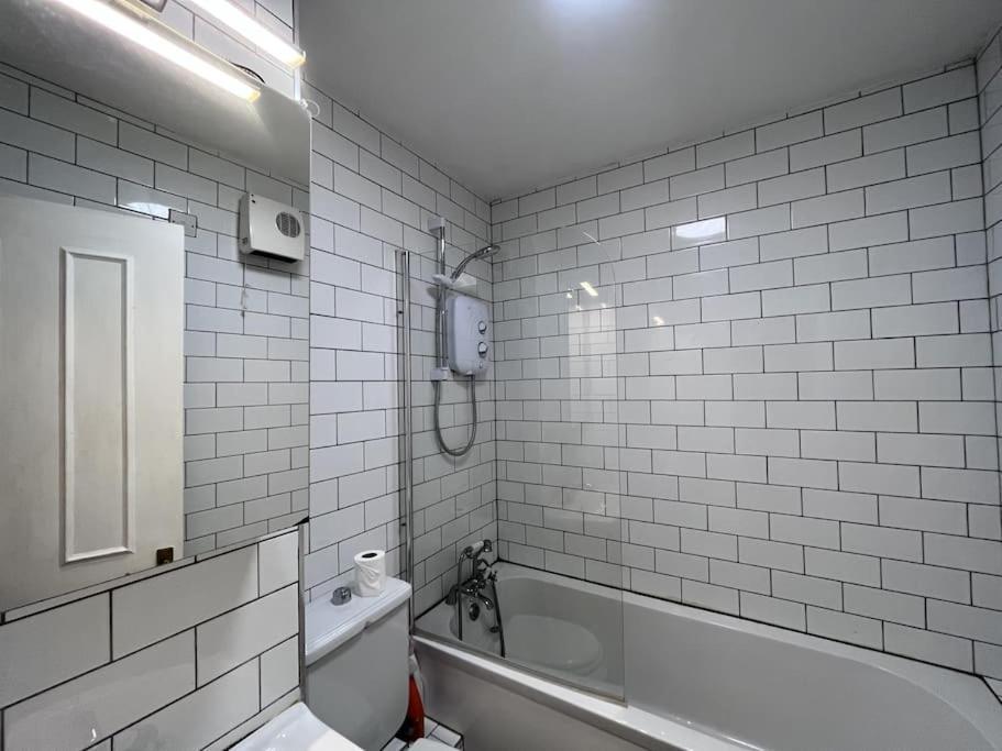 Riverside South 2 Bedroom *