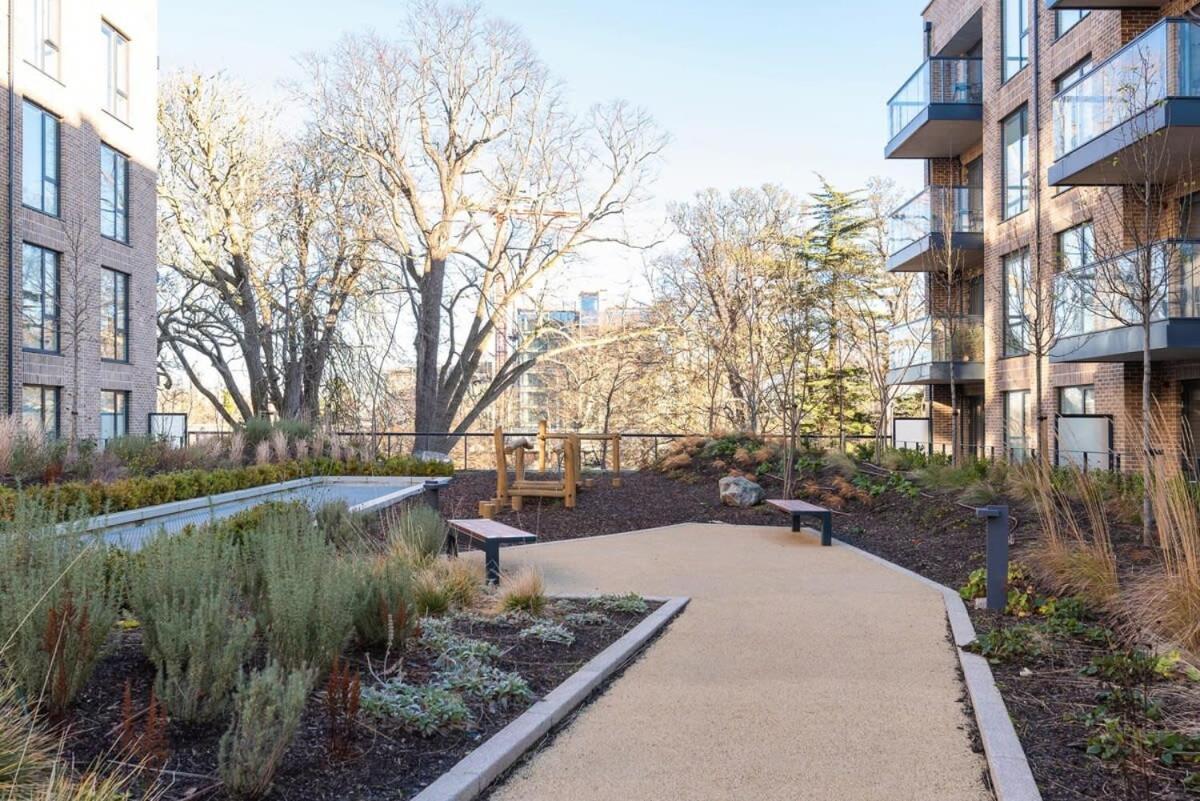 Apartment Woodward Square One By At *