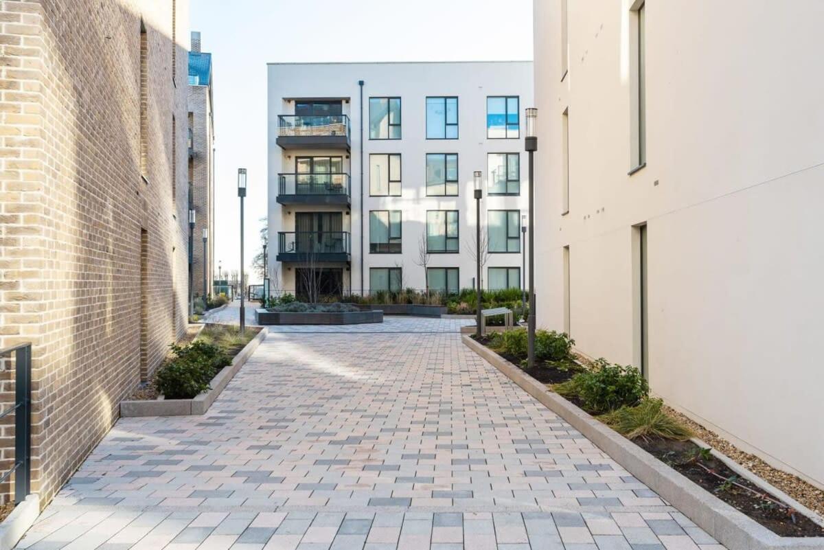 Woodward Square One By At Apartment