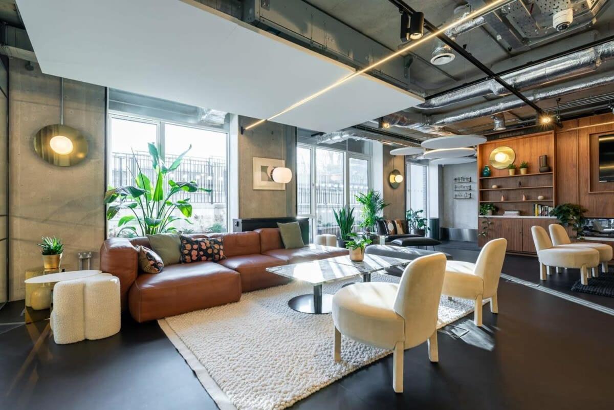 Apartment Woodward Square One By At