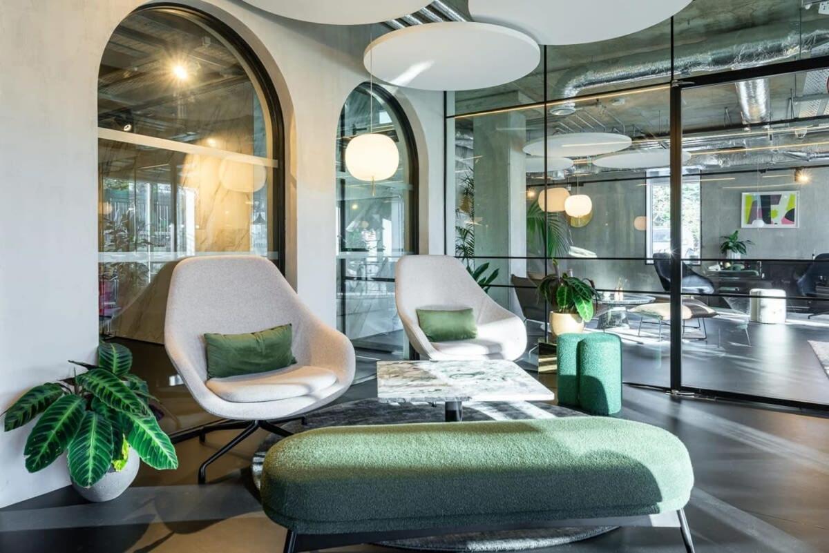 Apartment Woodward Square One By At *