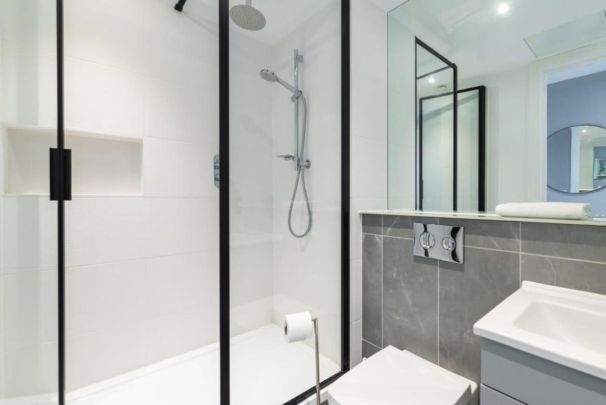 Woodward Square One By At Apartment