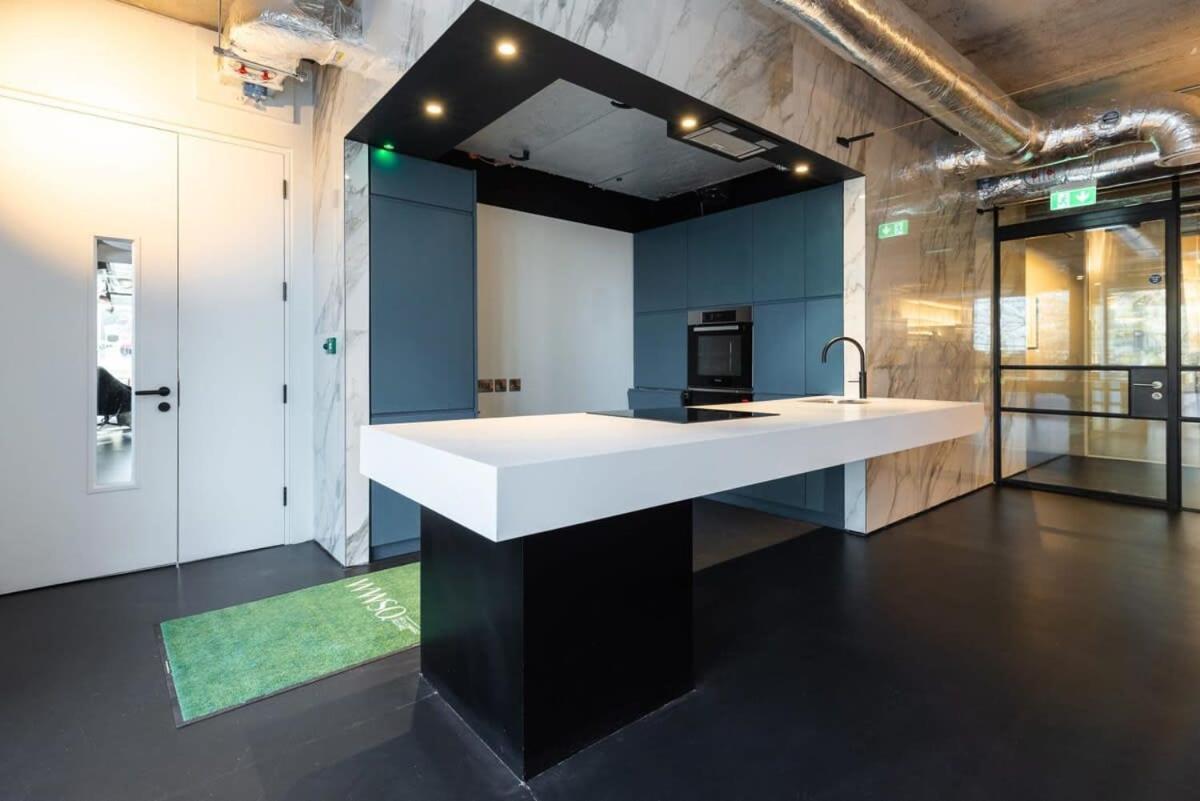 Apartment Woodward Square One By At