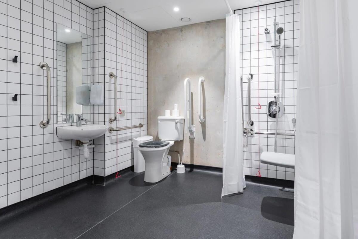 Woodward Square One By At Apartment *